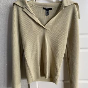 Medium size sweater, forever 21  (worn once)